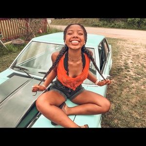 Meet your Posher, Elizabeth